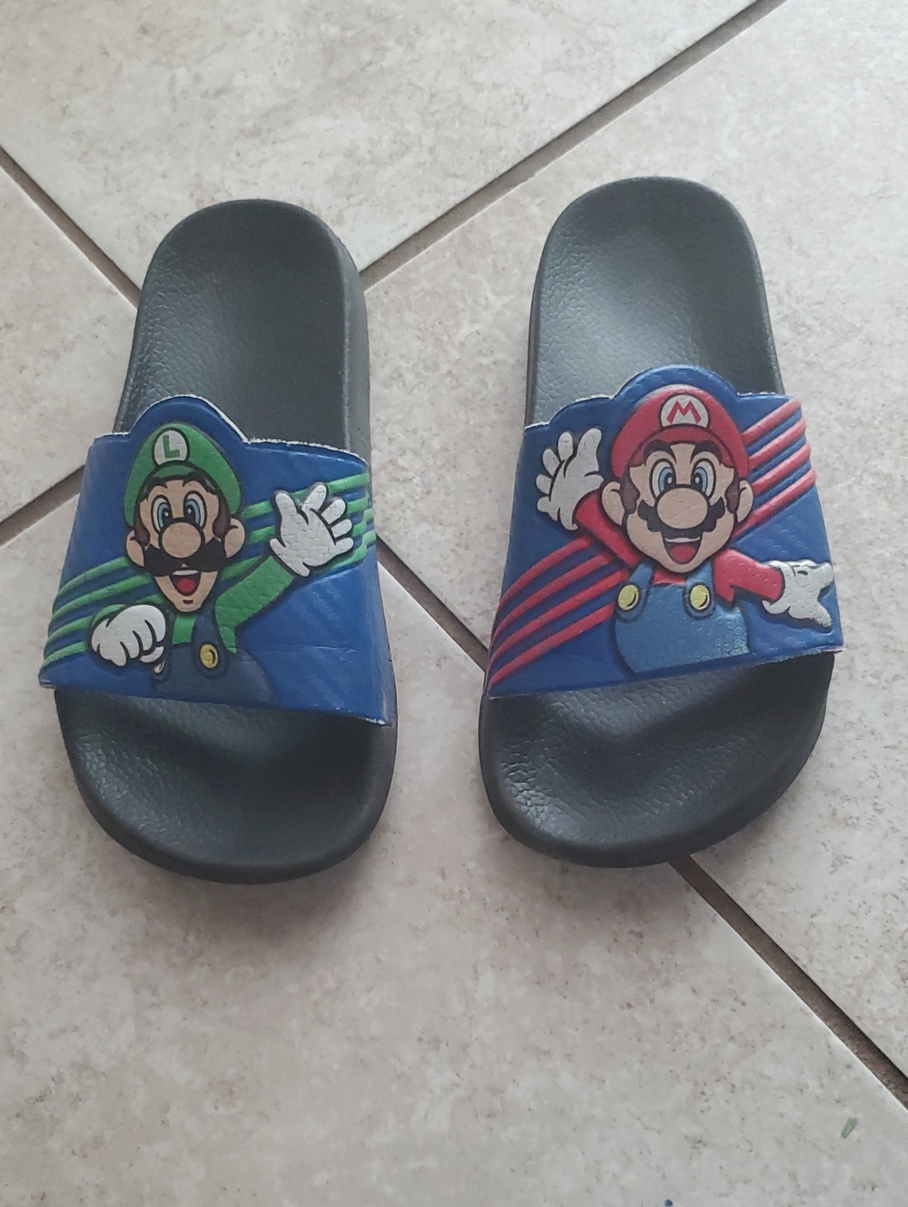 Mario & Luigi Slide Sandals Boys Size 12/13 Preowned